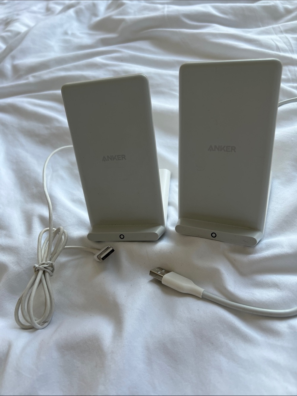 Anker White Dual Wireless Charging Stands with USB Cable